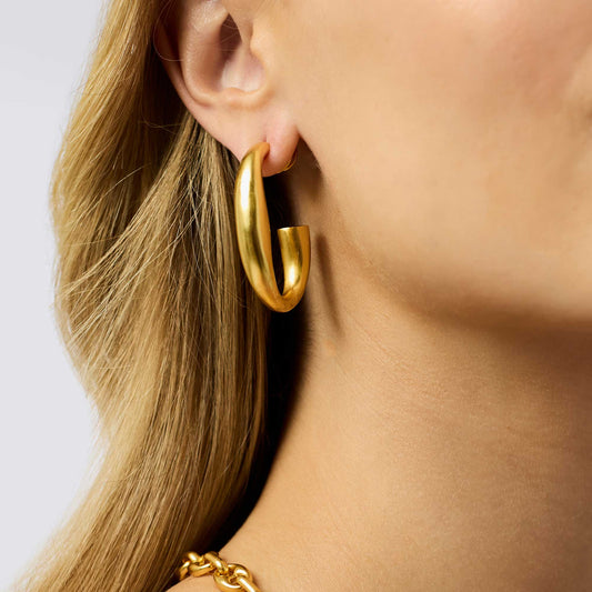 Laguna Hoop Gold - M: large, thick, hand-hammered gold hoop earring. Available sizes: S, M, L.
