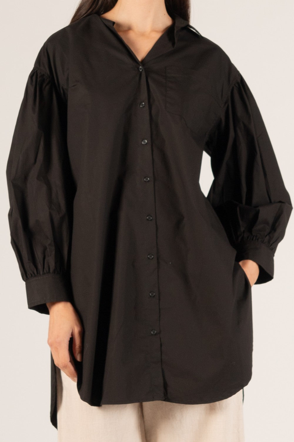 Loose-fitting, long-sleeved P. CILL Poplin Balloon Sleeve Button Up Shirt with V-neckline. 100% cotton, gathered sleeves for a puffed look. Available sizes: S, M, L, XL.