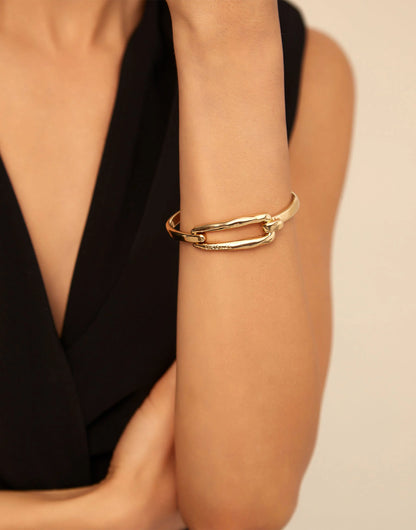 Bangle Bracelet with Buckle by UNOde50: gold-plated, modern interlocking design, handcrafted in Spain. Available in S, M, and L sizes.