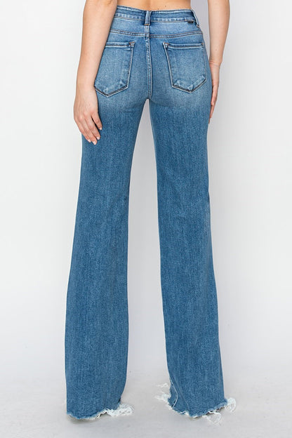 Risen Tummy Control MR Wide Leg Jeans in high-waisted light blue denim, raw hem, back pockets. Sizes: S-XL.