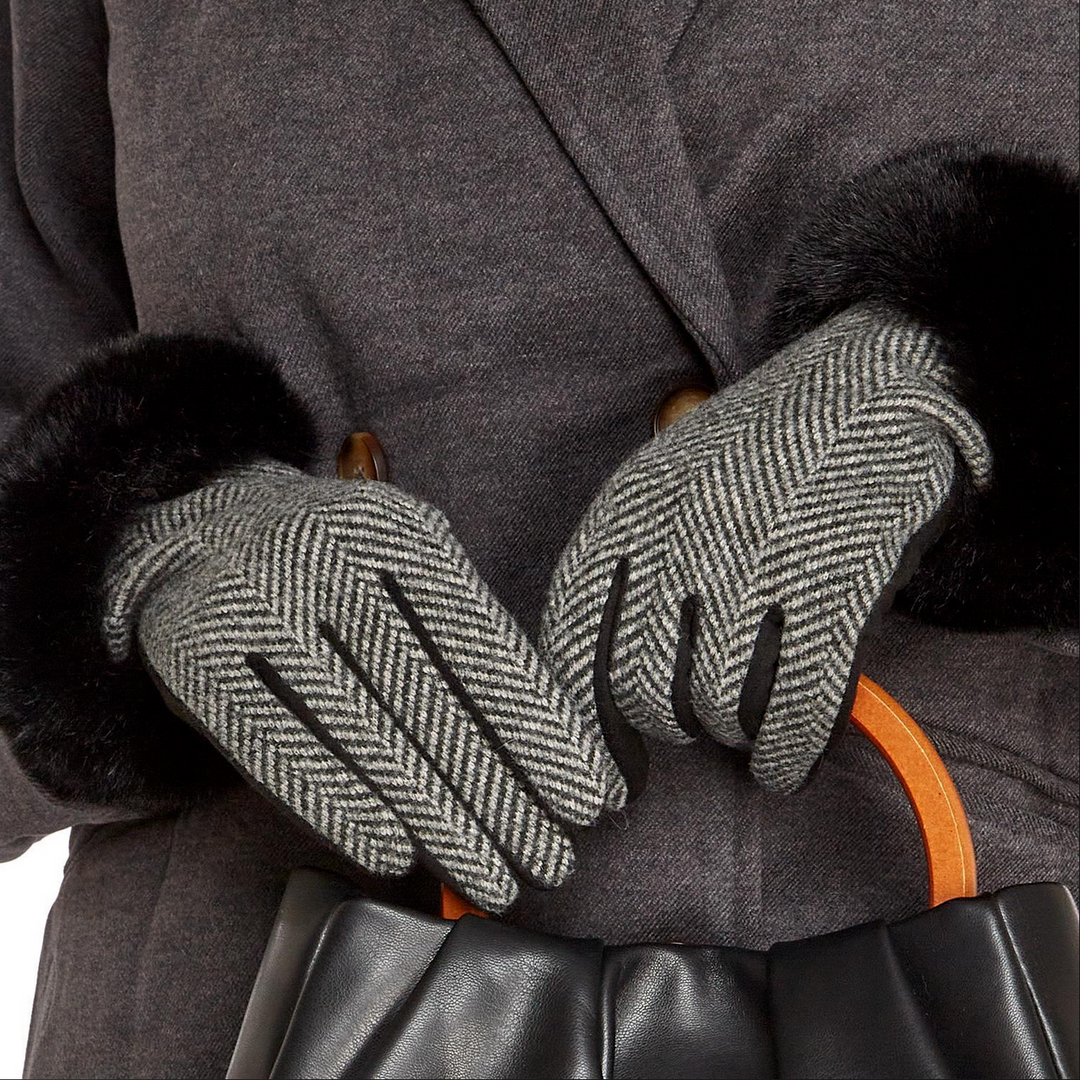 Herringbone Gloves with Super Soft Microsuede Trim and Touchscreen Fingertips. Available sizes: S, M, L, XL.
