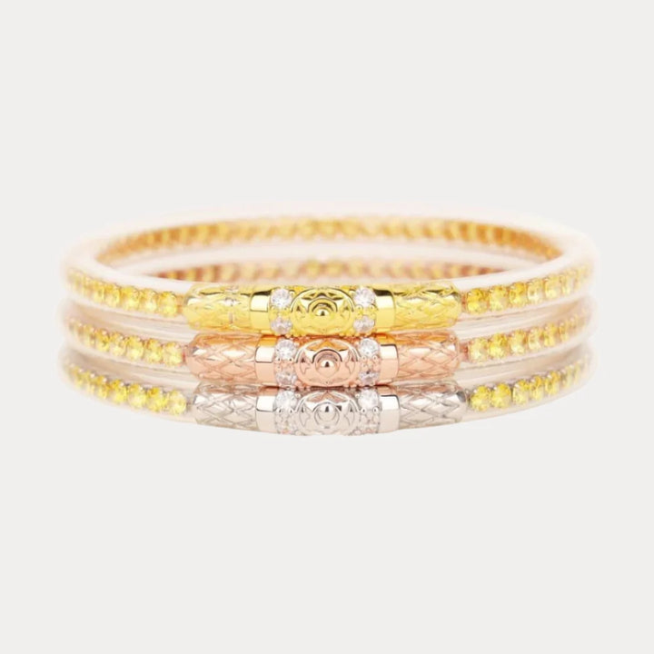 Three interlocked bangles in gold, rose gold, and silver with detailed design and ornate clasps. Available in sizes S, M, L.