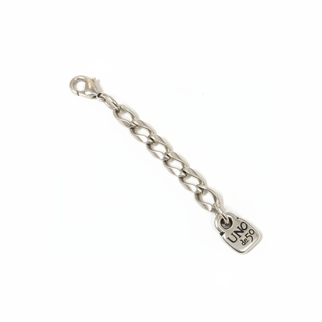 Silver chain extension with lobster clasp and small square "UNO de 50" charm; available in multiple sizes.