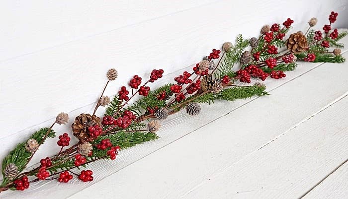 4ft Garland-Mix Pines w. Red Pepperberry and Pinecone