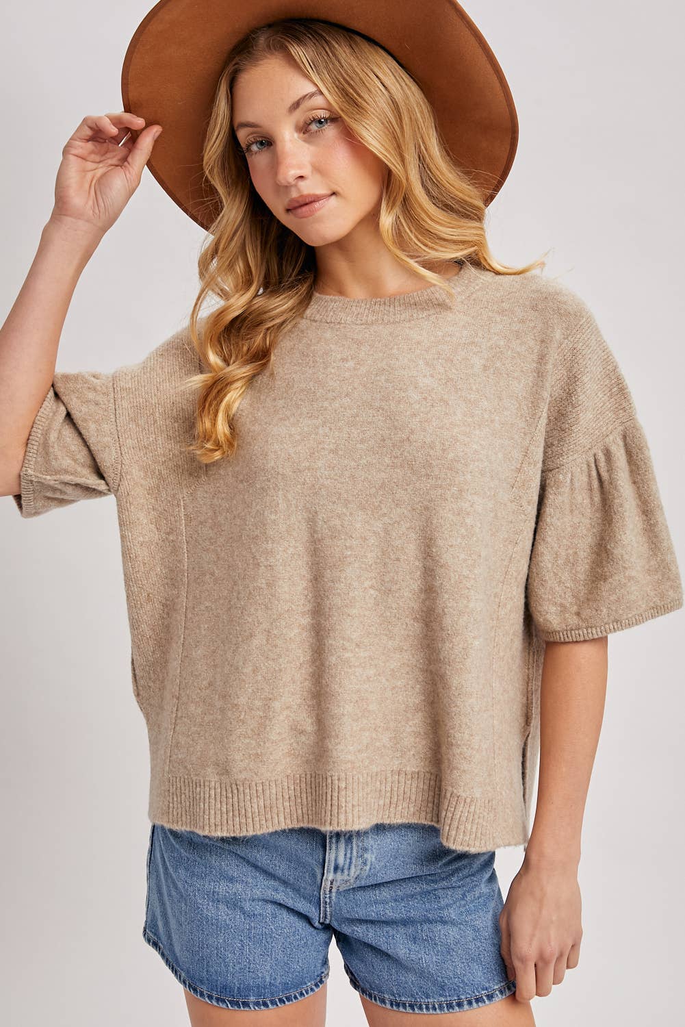 GATHERED SHORT SLEEVE BOXY KNIT SWEATER TOP IN LATTE, SIZE M/L. TAN, HEATHERED KNIT, CREWNECK, RIBBED HEM, GATHERED SLEEVES.