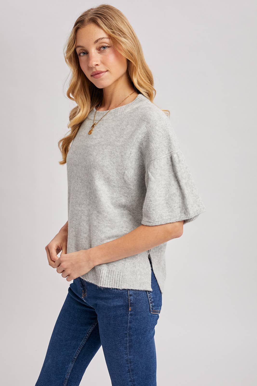 GATHERED SHORT SLEEVE BOXY KNIT SWEATER TOP: LATTE / S/M. Light gray heathered crewneck sweater, short sleeves, flared cuffs, side-slit hem.