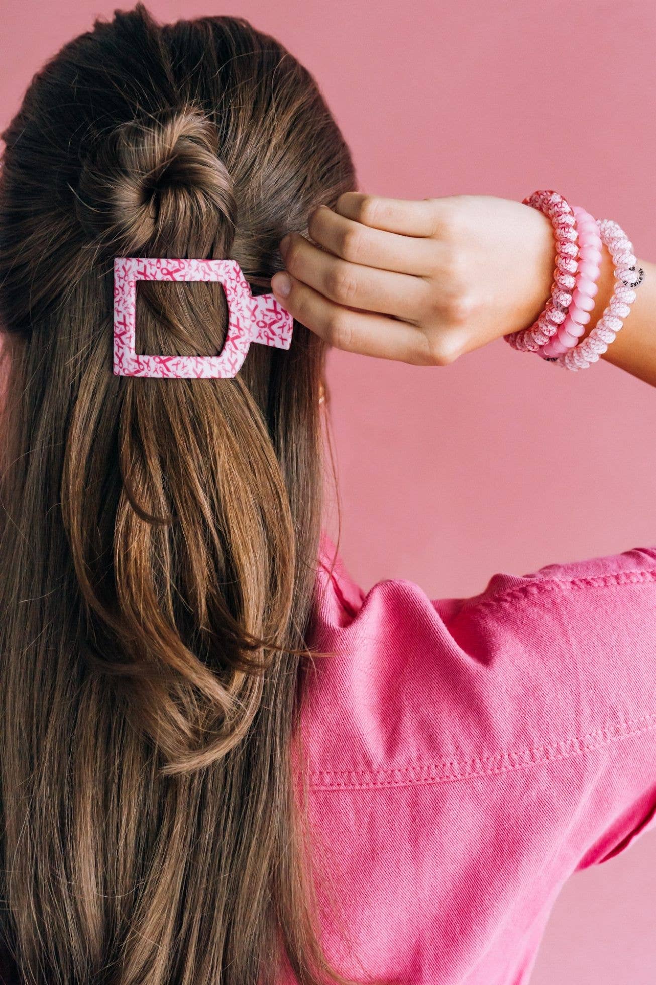 TELETIES Square Flat Hair Clip: A hair accessory designed to securely hold hair in place. Sizes available: Small, Medium, Large.