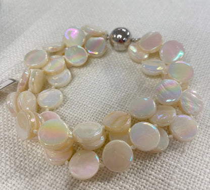 Mother of Pearl Bracelet with iridescent cream beads and stainless magnet clasp. Available in S, M, L sizes.