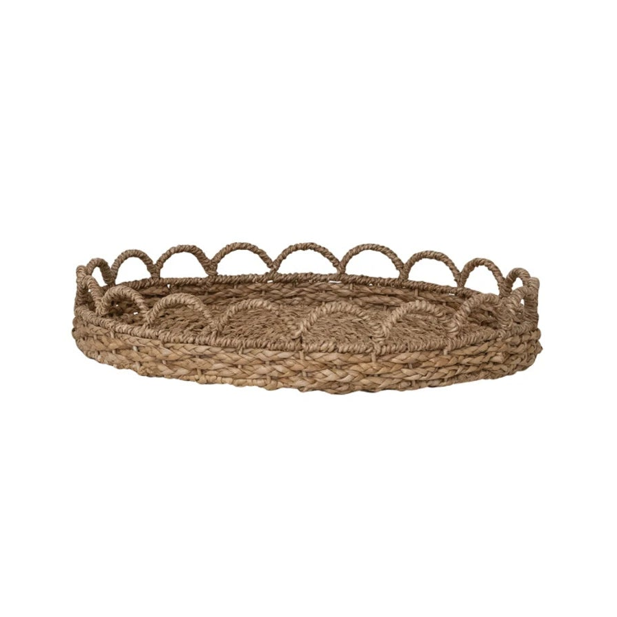 Natural seagrass scalloped decorative tray in 2 sizes, featuring a round shape and scalloped edge.