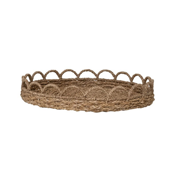 Natural seagrass scalloped decorative tray in 2 sizes, featuring a round shape and scalloped edge.