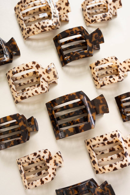TELETIES Square Flat Hair Clips feature strong grips with tortoiseshell and leopard print designs. Available in dark brown and light beige tones.