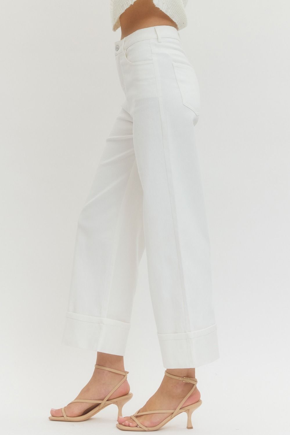 Off-White MR Ankle Length Pants, wide-leg jeans style. Available in sizes XS-XL.