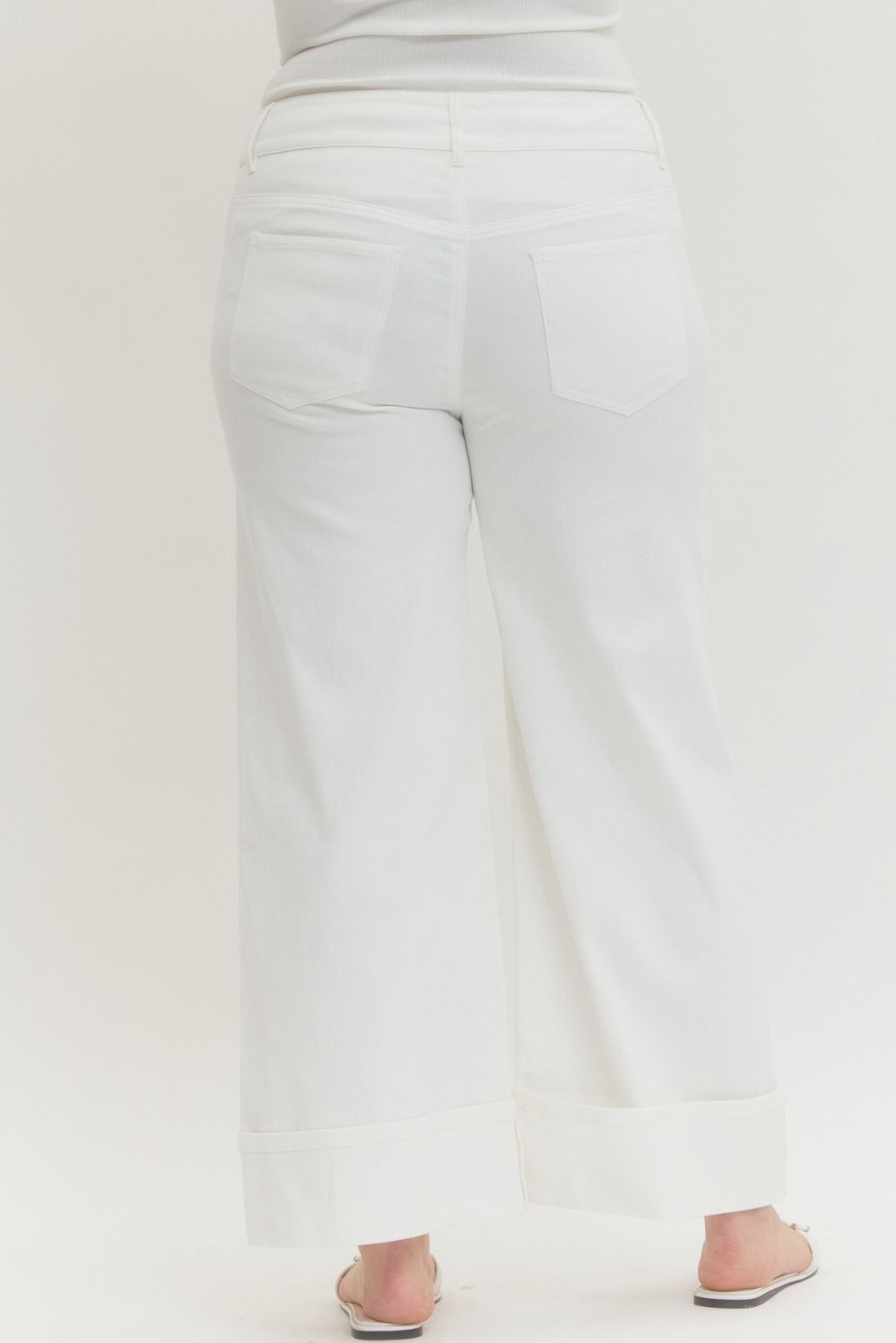 Off-White MR Ankle Length Pants with back pockets. Available sizes: XS, S, M, L, XL.