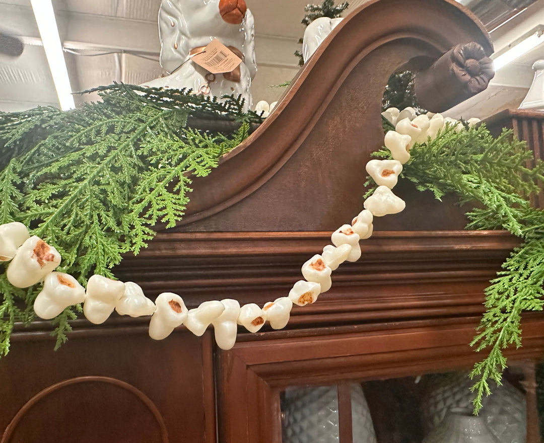 45-inch popcorn and cranberry string garland.