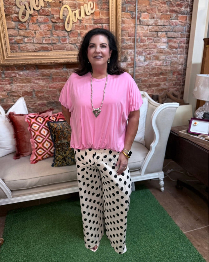Pink short-sleeve bubble sleeve and hem top.