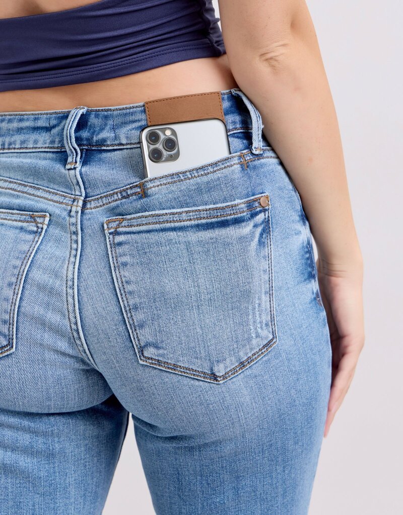Judy Blue MR Vintage Wash Slim Fit jeans feature a practical cell phone pocket. Available sizes: 24-32, 14W-22W.