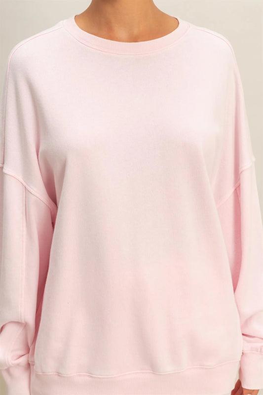 Soft Pink Acid Wash Oversized Sweatshirt, long sleeves, crewneck, plain logo-free. Available sizes: S-XL.