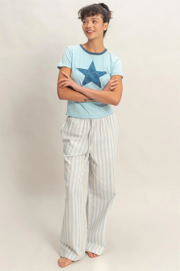 Blue vertical striped elastic pants with pockets, available in sizes S-XL.