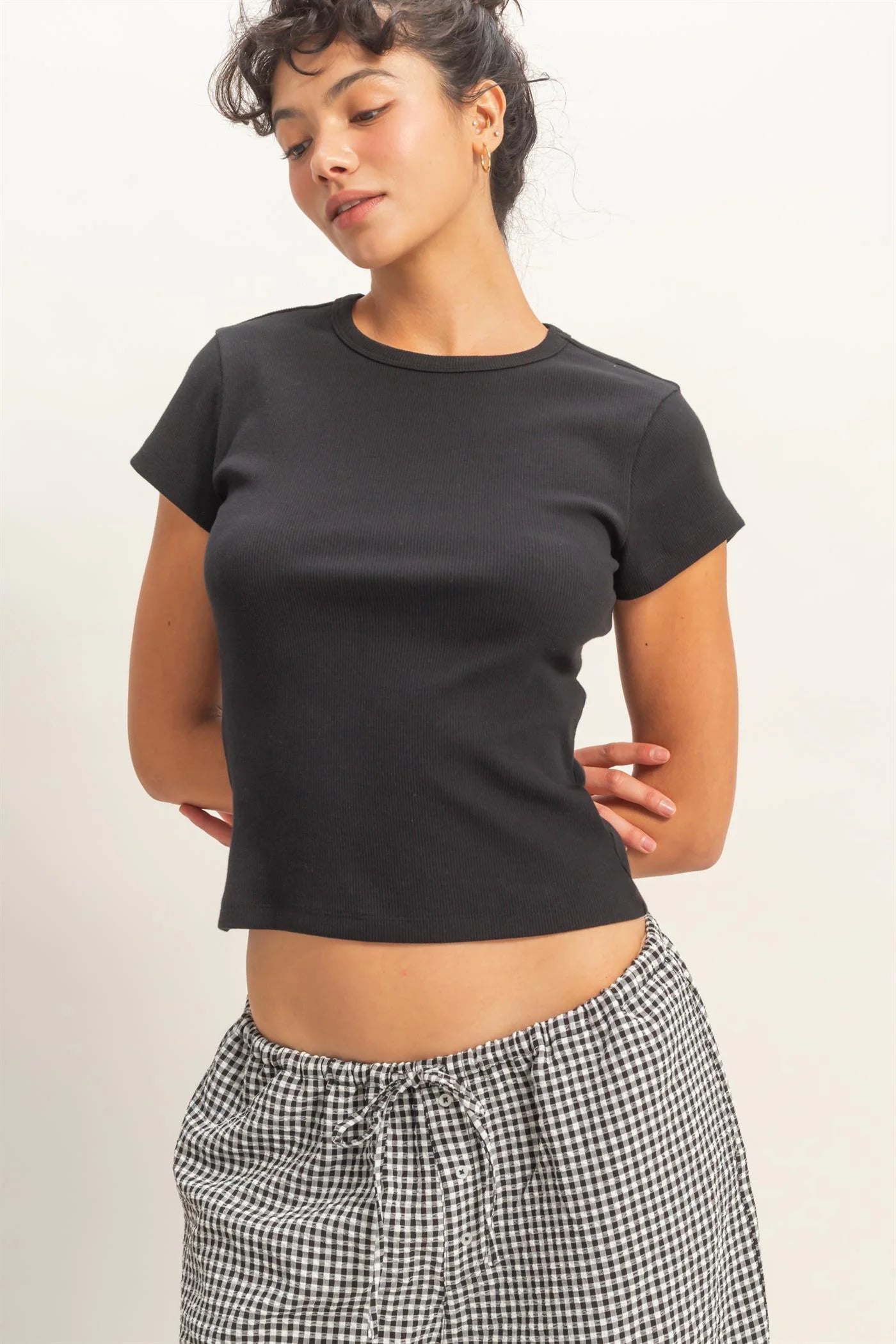 Basic Ribbed Short Sleeve Top in black, fitted style. Available in sizes XS–XL.