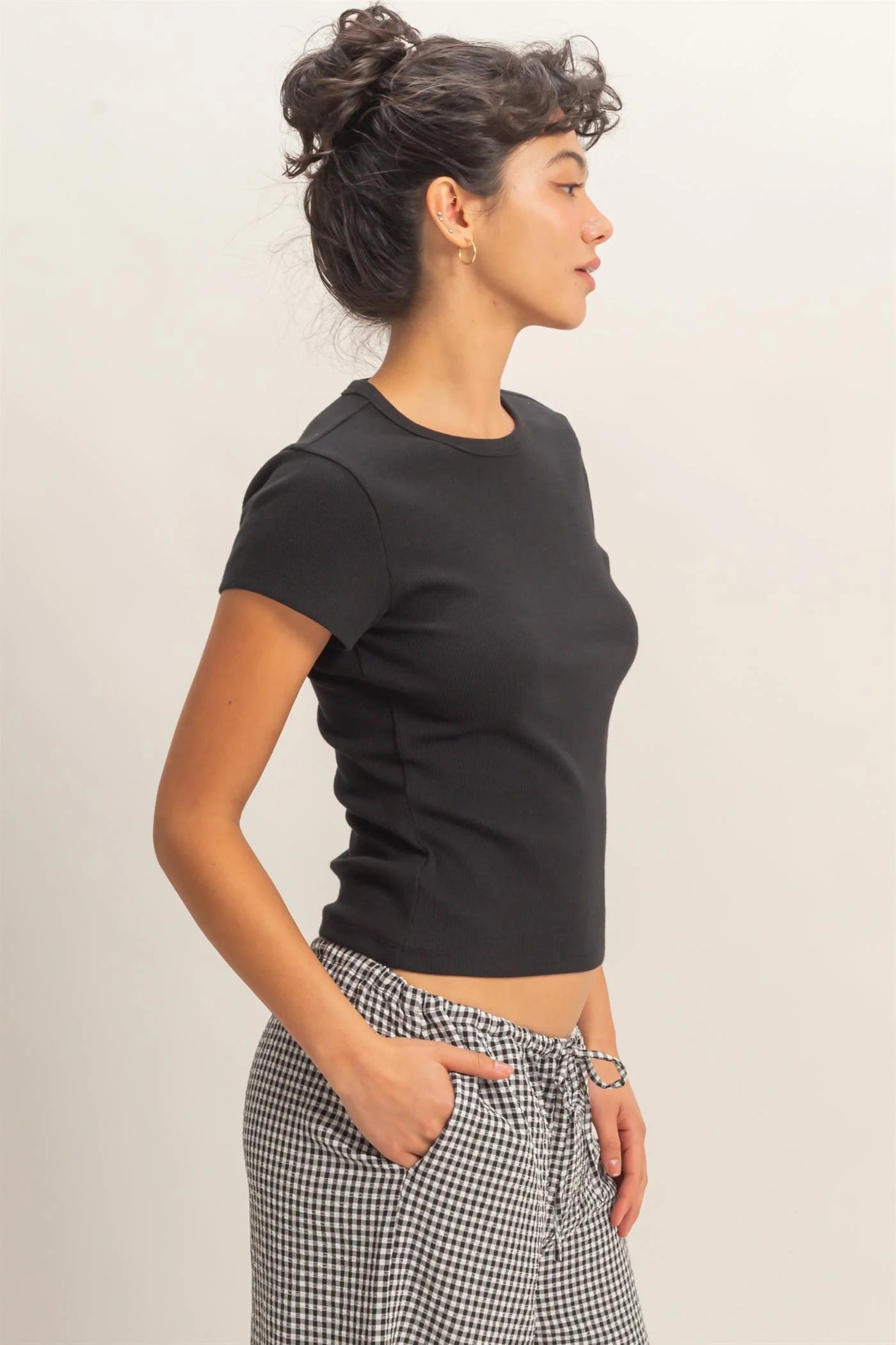 Basic Ribbed Short Sleeve Top, fitted style. Available in sizes XS–XL.