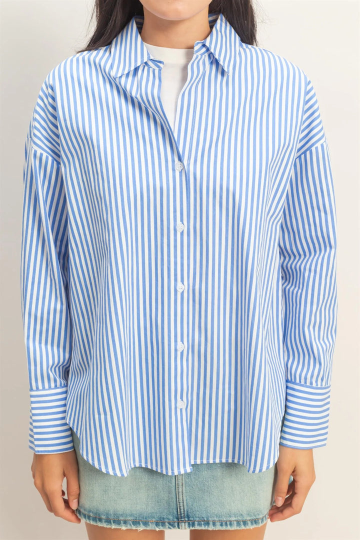 Striped Button-Up Poplin Shirt in blue/white, long sleeves, oversized fit. Available in XS–XL.
