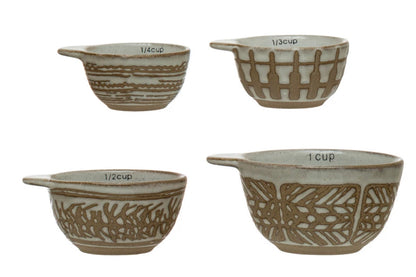 Set of 4 brown measuring cups with textured relief pattern, labeled 1/4, 1/3, 1/2, and 1 cup.
