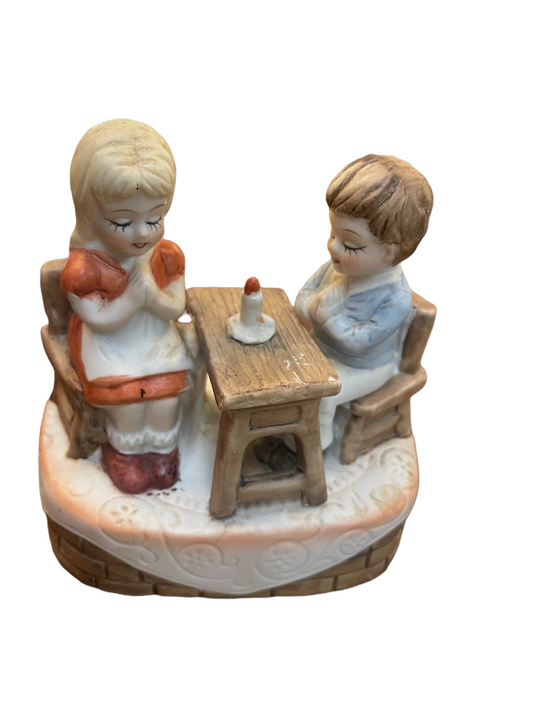 Boy & Girl Praying Music box (Porcelain)