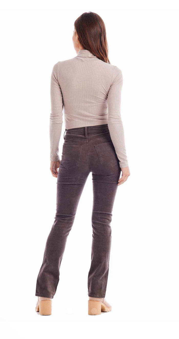 Felix Corduroy Jeans, classic fit, available in sizes 24-32.