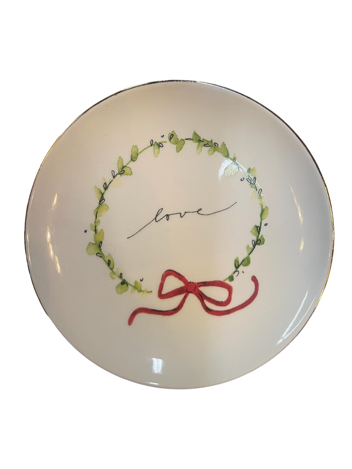 5" round stoneware plate with gold rim, green wreath, "love" in cursive center, red ribbon; Sayings collection.