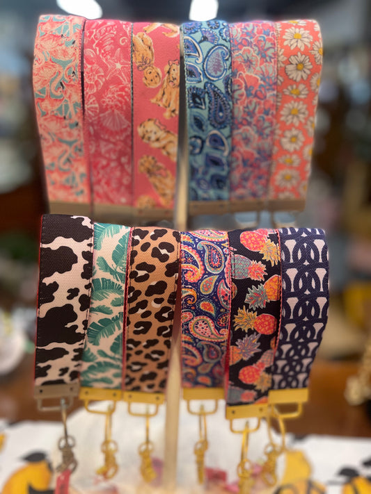 Simply Southern Key Fobs 0122, with gold clip, in vibrant cow, leopard, pineapple, daisy, paisley & leaf patterns. One size.