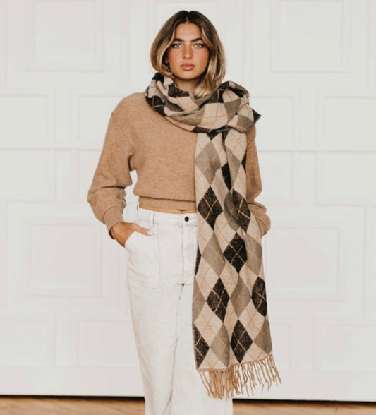 Argyle Scarf: long, super soft acrylic, neutral tones. Available sizes: S, M, L.