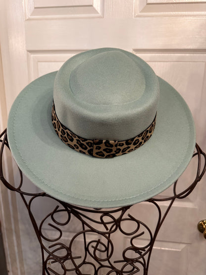 Light green wide-brimmed wool hat with leopard-print band. Available in S, M, L.