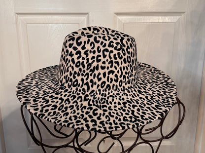 Black and white leopard print wool hat with adjustable wide brim. Available in S, M, L.